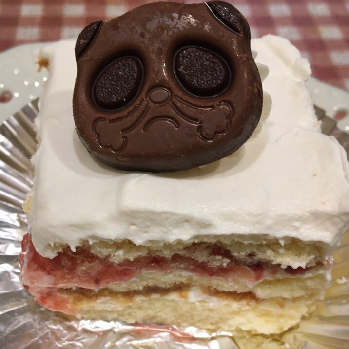 イチゴとキャラメルソースのケーキ